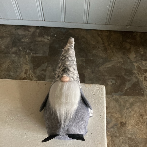 NWT- 14” Gray Christmas Holiday Gnome Decorstion w/ Gray & White Sweater Hat - Picture 14 of 17